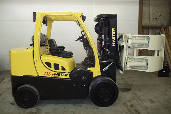 HYSTER 135 ROLL CLAMP TRUCK
