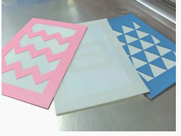 Plotted and stripped varnishing plates