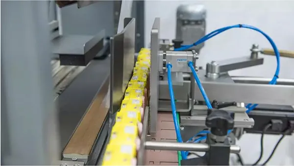 MULTIMAC C Fully Automatic PE Shrink Packing Machine with Pregrouping Tunnel