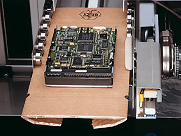 V-wing tray packaging