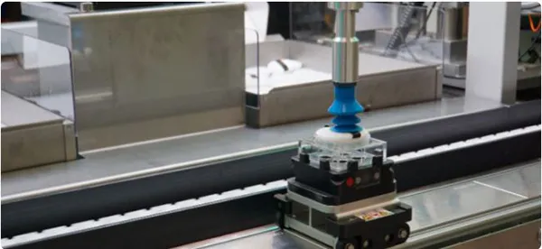 MANIPULATOR WITH ASSEMBLY, LABELING AND SCREWING