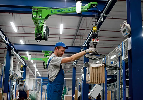 Overhead rail or ceiling mounted manipulator