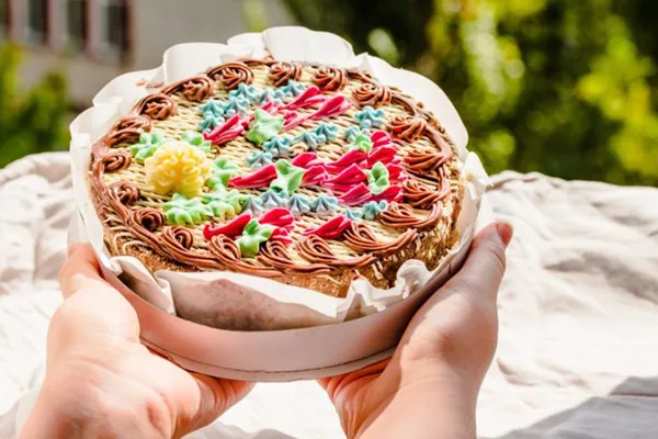 Compostable-recyclable cake collars – Earthboard