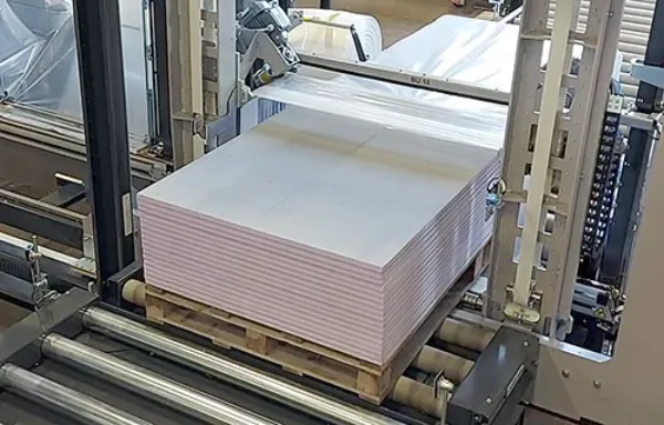 Heat shrink packaging machine